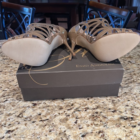 Tan/taupe patent leather heels size 10 New with zippers - Picture 4 of 5